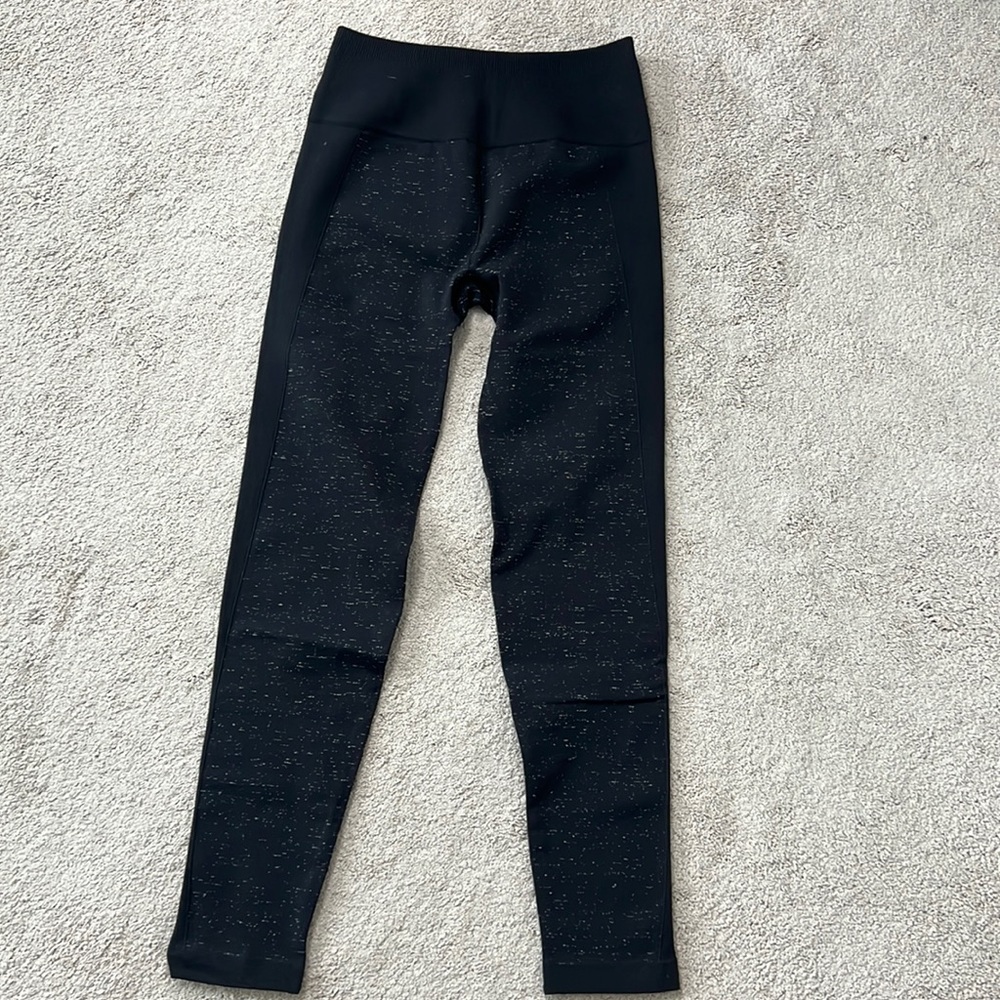 Lululemon black crop pants size 6 NWOT